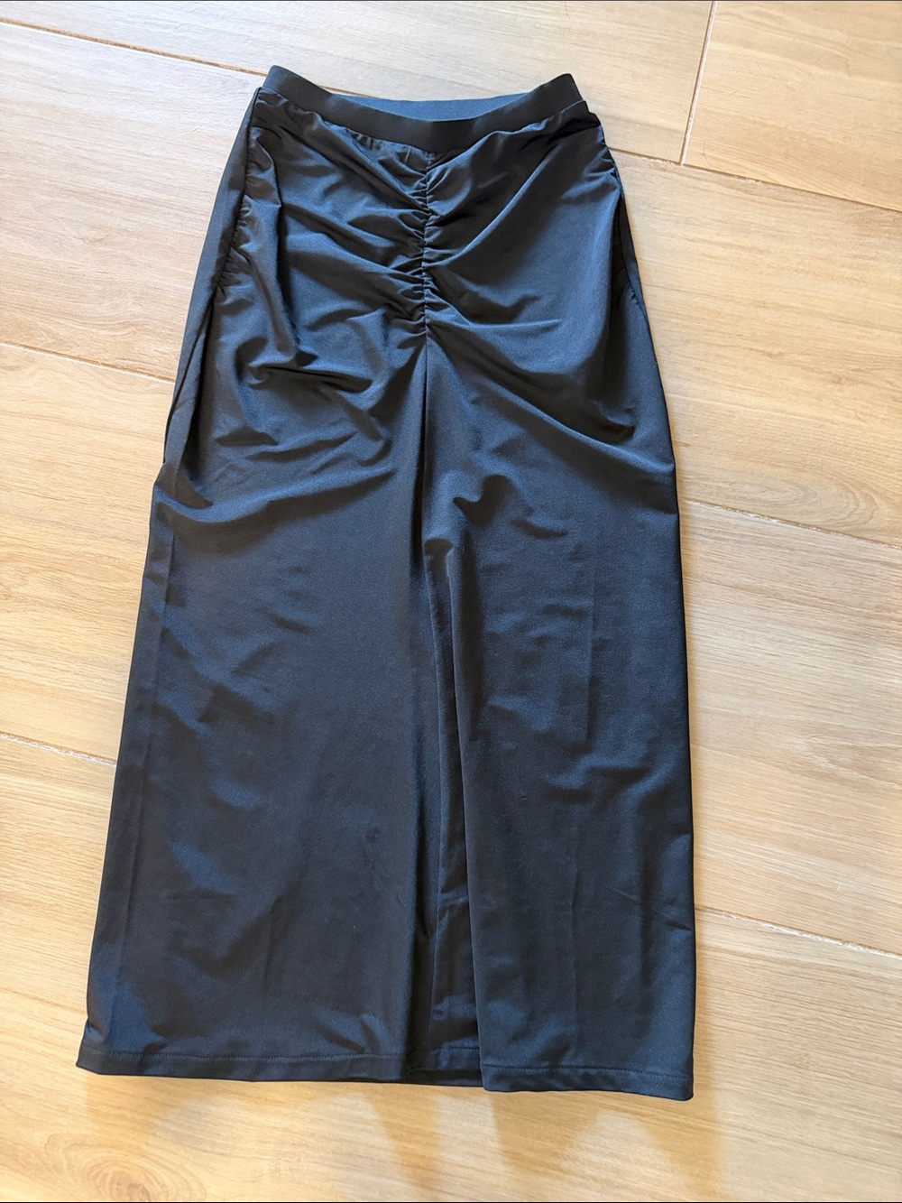 Women's Black Ruched Front Midi Skirt